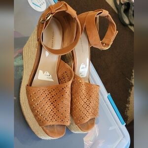 Women's 14th & Union wedge ankle strap cutout open toe. Size 8.5